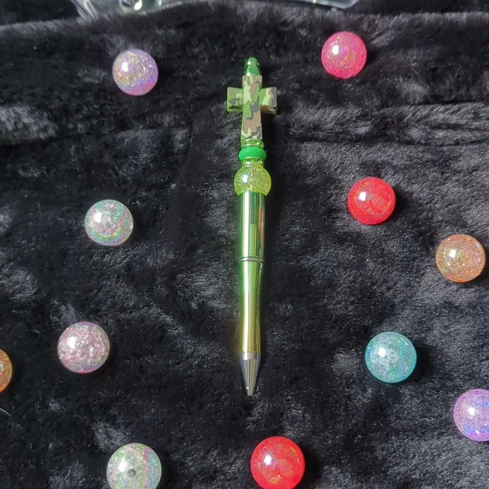 Cross pen.‎